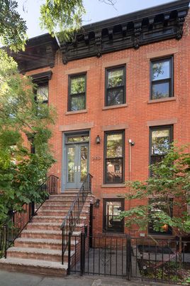 Exterior, Facade, Brick Facade, Rowhouse