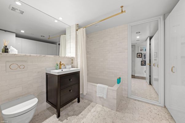 Bathroom, Interior, Recessed Lighting