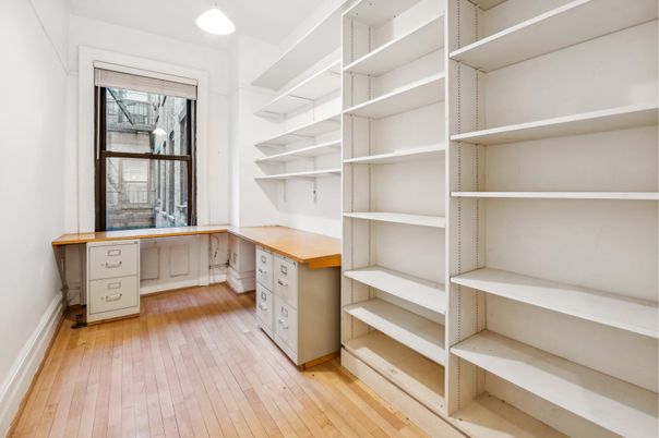 Interior, Pendant Lights, Walk-in Closets, Wood Texture Flooring
