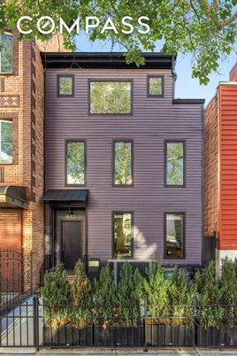 Exterior, Facade, Brick Facade, Rowhouse