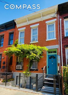 Exterior, Facade, Brick Facade, Rowhouse