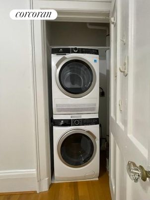 Interior, Utility Closets, Washer, Wood Texture Flooring
