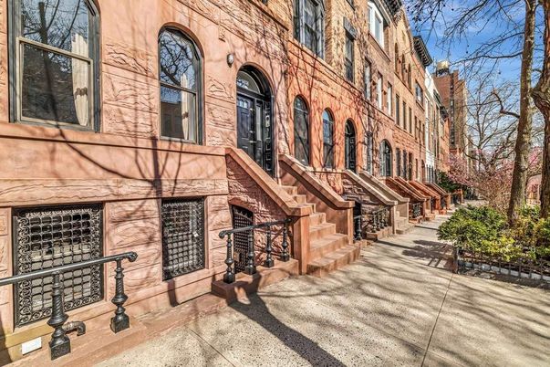 Exterior, Facade, Brownstone