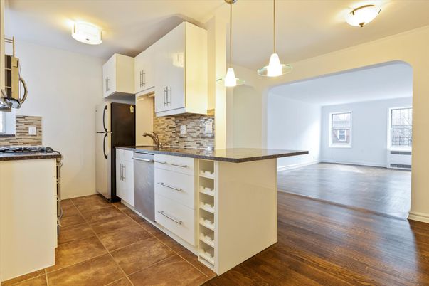 Interior, Kitchen, Pendant Lights, Wood Texture Flooring