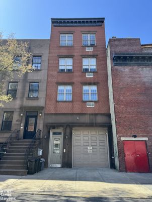 Attached, Exterior, Facade, Brick Facade, Rowhouse