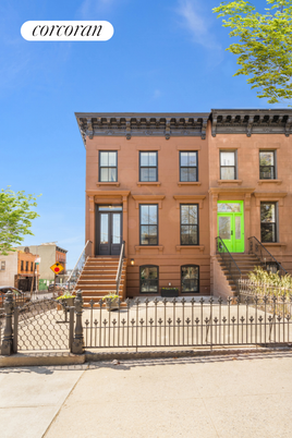 Exterior, Facade, Brownstone