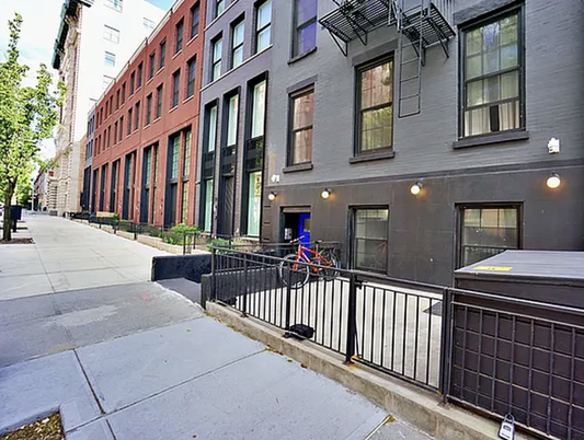 Exterior, Facade, Rowhouse