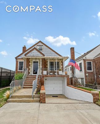 Attached, Exterior, Facade, Brick Facade, Queen Anne Victorian
