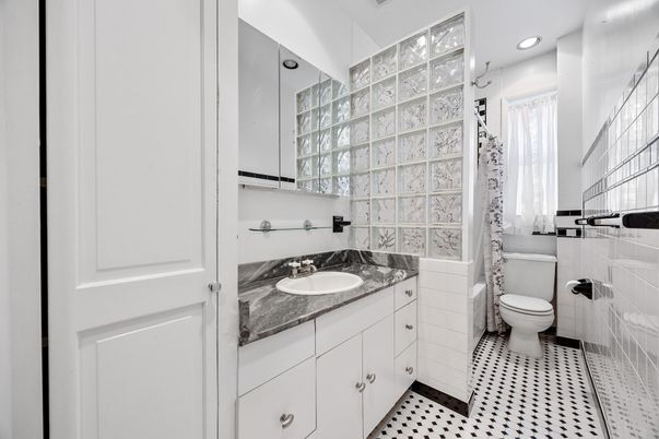 Bathroom, Interior, Recessed Lighting