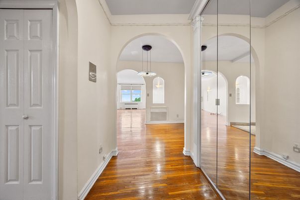 Interior, Pendant Lights, Wood Texture Flooring