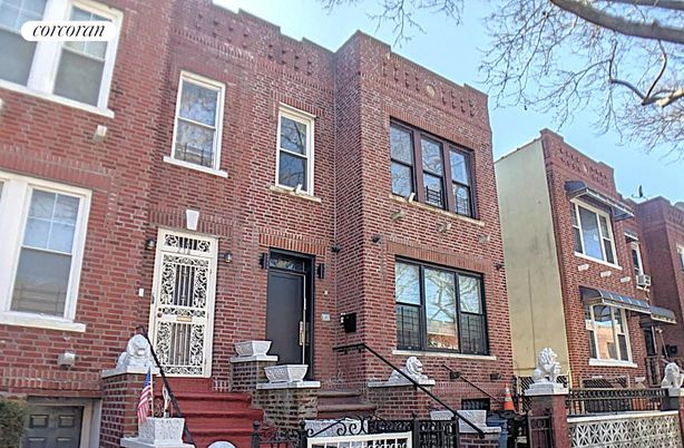 Exterior, Facade, Brick Facade, Rowhouse