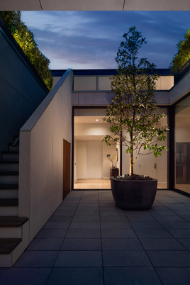 Exterior, Facade, Modern