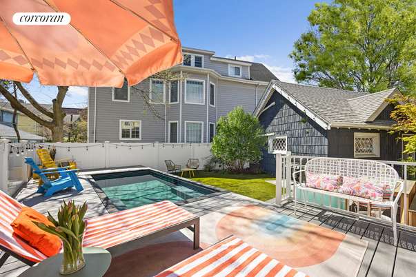 Exterior, Pool