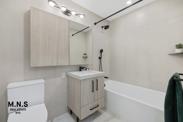 Bathroom, Interior, Marble, Recessed Lighting