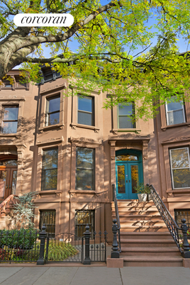 Exterior, Facade, Brownstone