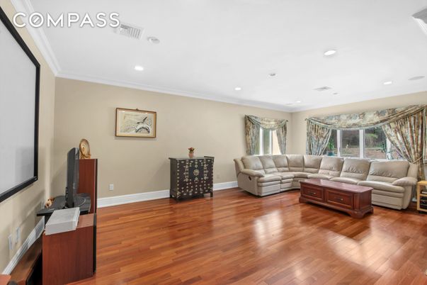 Interior, Living room, Recessed Lighting, Wood Texture Flooring