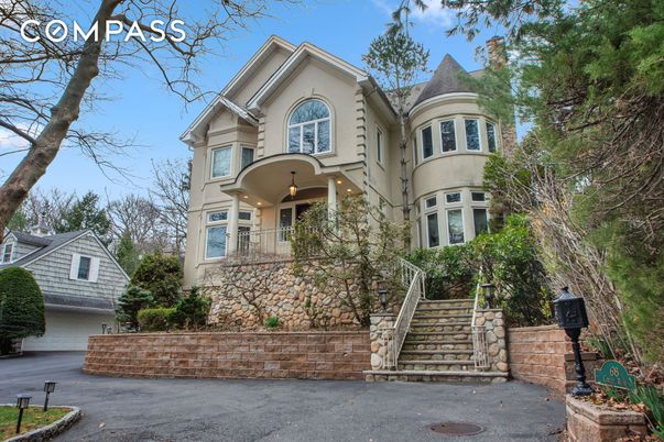Exterior, Facade, Queen Anne Victorian