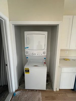 Interior, Utility Closets, Washer, Wood Texture Flooring