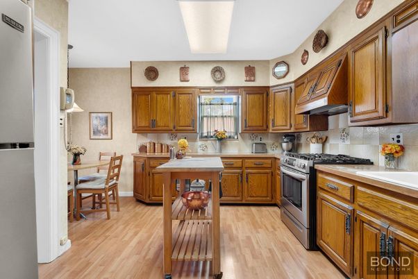 Dining room, Interior, Kitchen, Pendant Lights, Wood Texture Flooring