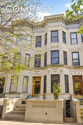 Exterior, Facade, Brownstone