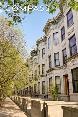 Exterior, Facade, Brownstone