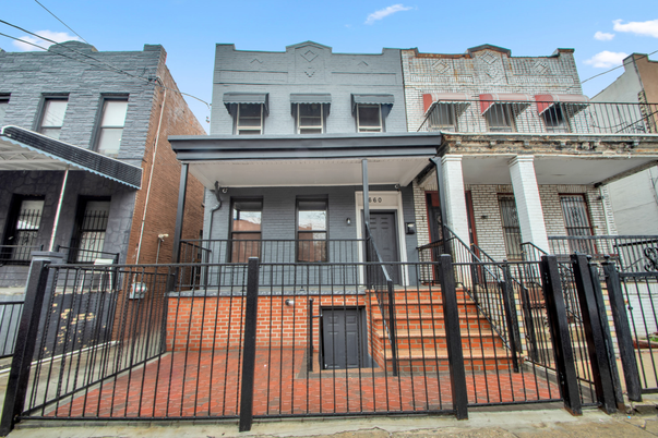 Exterior, Facade, Brick Facade, Rowhouse