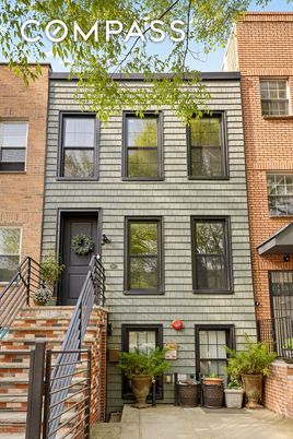 Exterior, Facade, Brick Facade, Rowhouse