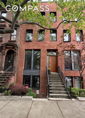 Exterior, Facade, Brick Facade, Rowhouse