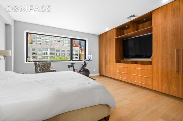 Bedroom, Fitness Equipment, Interior, Recessed Lighting, Wood Texture Flooring