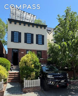Exterior, Facade, Brick Facade, American Foursquare