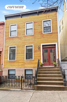 Exterior, Facade, Brick Facade, Rowhouse