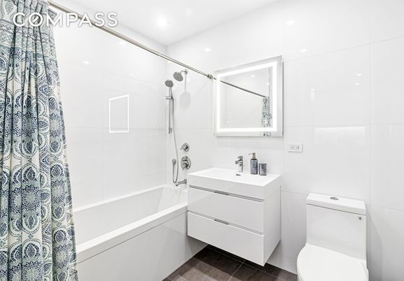 Bathroom, Interior, Recessed Lighting