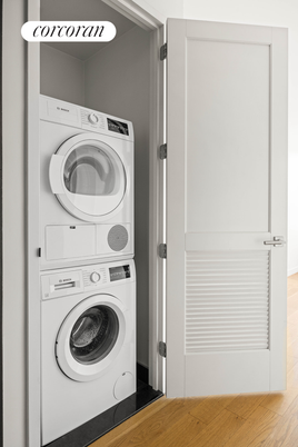 Interior, Utility Closets, Washer, Wood Texture Flooring