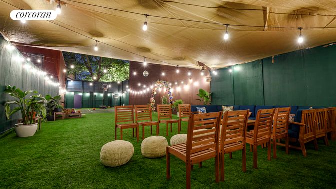 Backyard, Dining room, Exterior