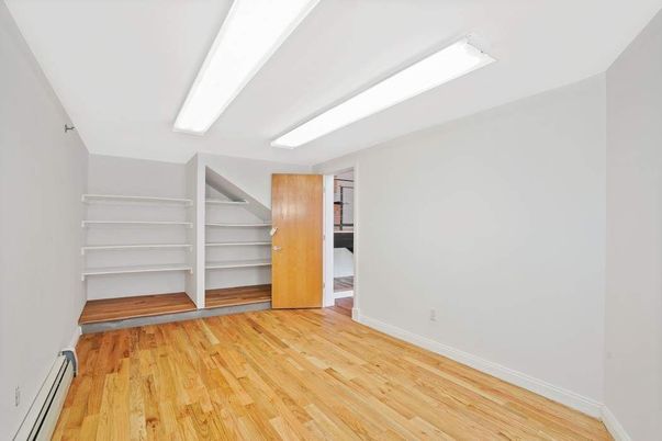 Interior, Walk-in Closets, Wood Texture Flooring