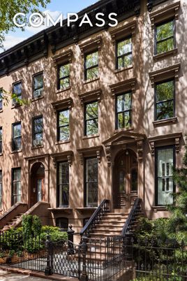 Exterior, Facade, Brownstone