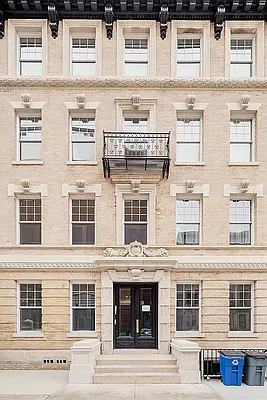 Exterior, Facade, Rowhouse
