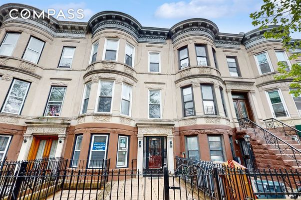 Exterior, Facade, Brownstone
