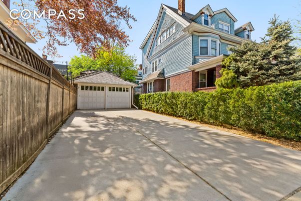 Detached Garage, Exterior