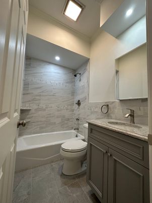 Bathroom, Interior, Recessed Lighting