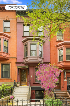 Exterior, Facade, Brownstone