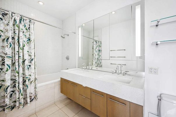Bathroom, Dual Sink Vanities, Interior, Recessed Lighting