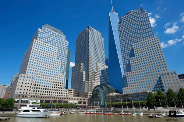Exterior, Facade, Lake, Highrise