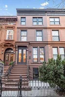 Exterior, Facade, Brownstone