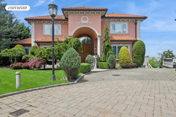 Exterior, Facade, Mediterranean