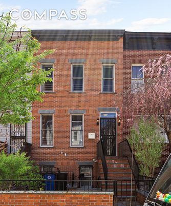 Exterior, Facade, Brick Facade, Rowhouse