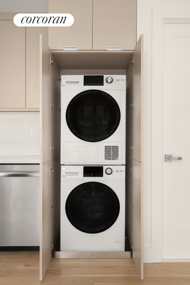 Interior, Utility Closets, Washer, Wood Texture Flooring