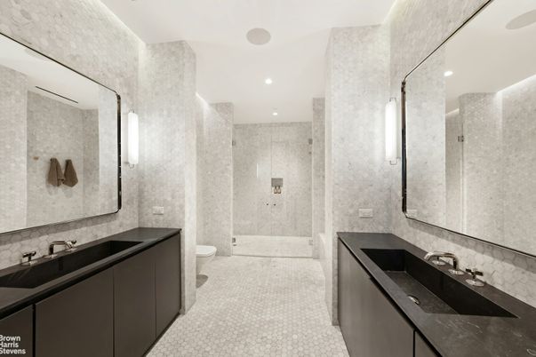 Bathroom, Dual Sink Vanities, Interior, Recessed Lighting