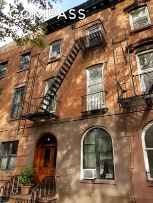 Exterior, Facade, Brick Facade, Rowhouse