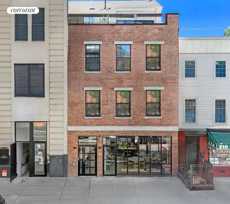 Exterior, Facade, Brick Facade, Rowhouse